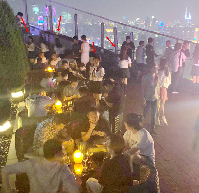 网曝王思聪带林更新酒吧一晚消费150万,壕气冲