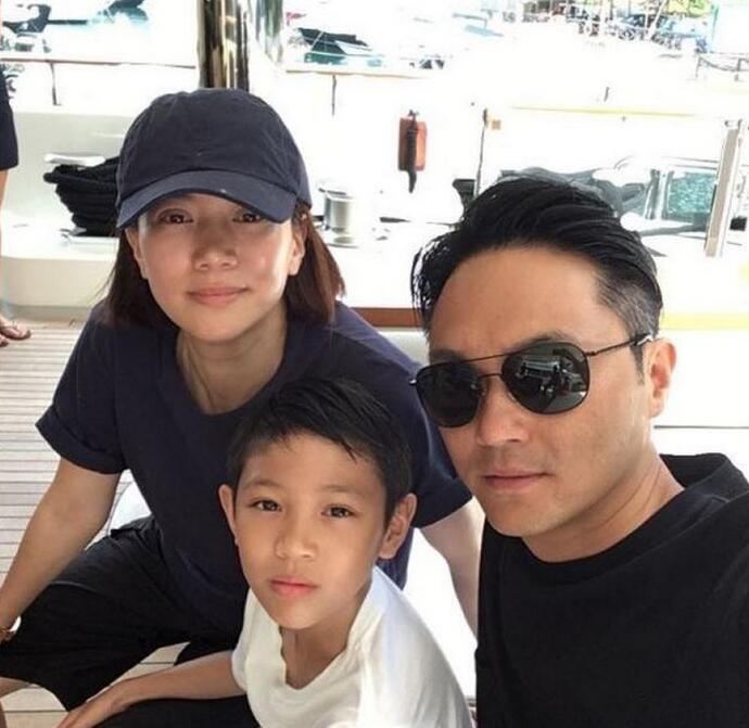 张智霖袁咏仪夫妇出游,结婚17年爱情保鲜依旧像初恋