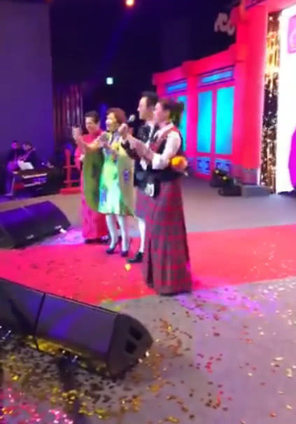 张智霖袁咏仪夫妇出游,结婚17年爱情保鲜依旧