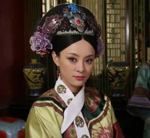 清宫剧妃子们脖子上都会戴一个白色围巾,为何《延禧攻略》却没有?