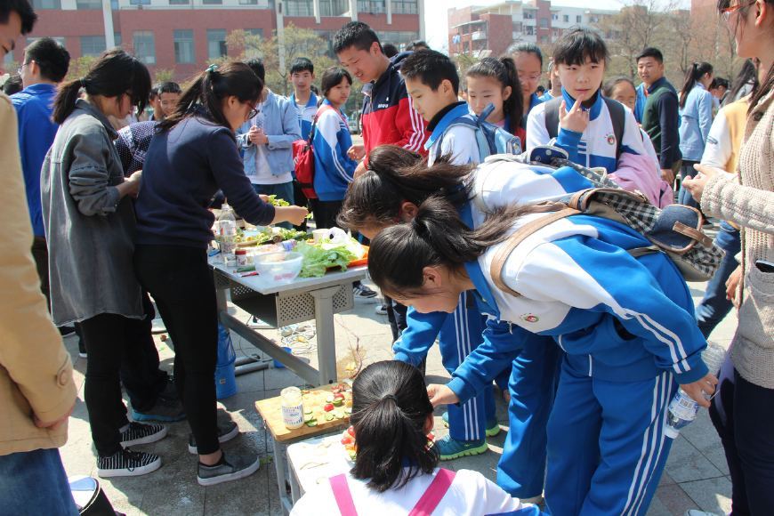 大学里最值得加入的3个社团,报名还得去排队,