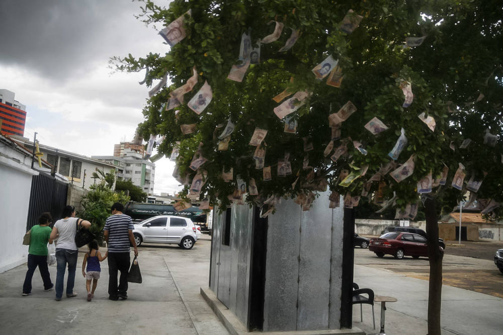 恶性通货膨胀 委内瑞拉1枚鸡蛋能换20万升汽油