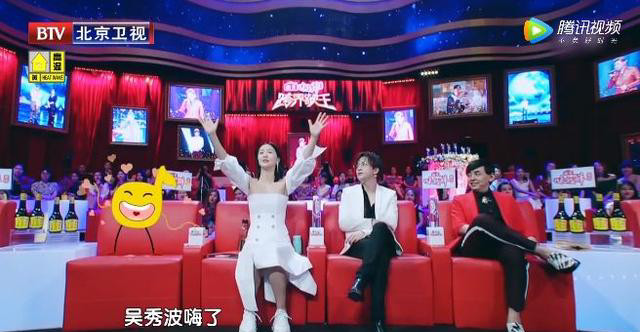 谭维维评价吴秀波时,他却做了这个动作,网友:老