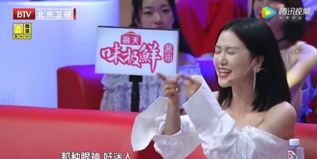 谭维维评价吴秀波时,他却做了这个动作,网友:老