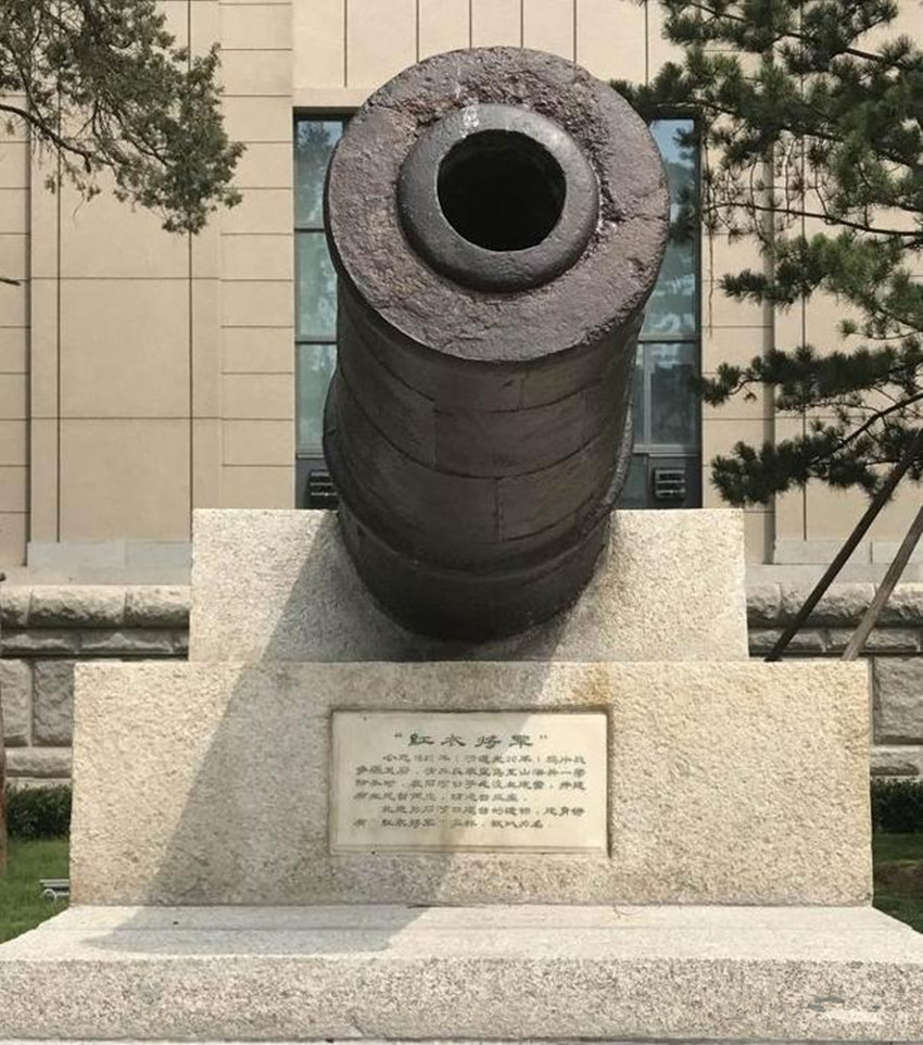 工匠们认真研究了打捞上来的大炮后,改进了铸炮技术,利用铜和铁的不