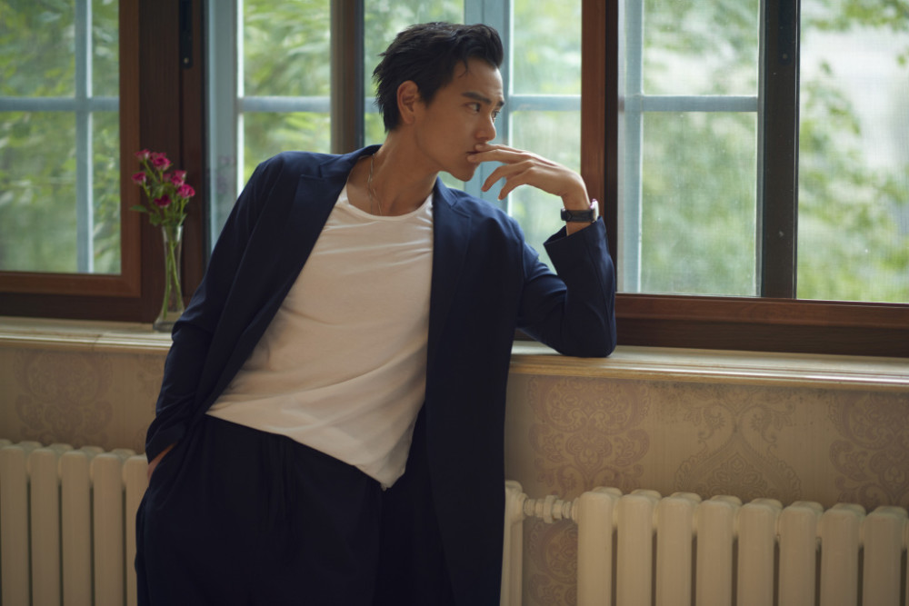 张钧甯彭于晏健身超欢乐,素颜出镜身材更傲人,网友:干脆在一起吧!