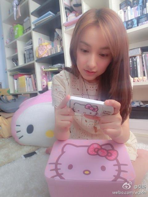 偶控!颖宝大萝卜,宋茜皮卡丘,她的家宛如凯蒂世