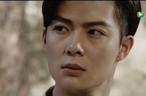 《沙海》霍有雪用脚发起攻势,网友:张日山你的