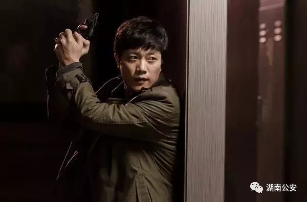 电影中,民警破案有这样的.