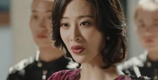 沙海:解雨臣遭汪家人杀害,霍秀秀机场降临,霍家姐妹好戏开始