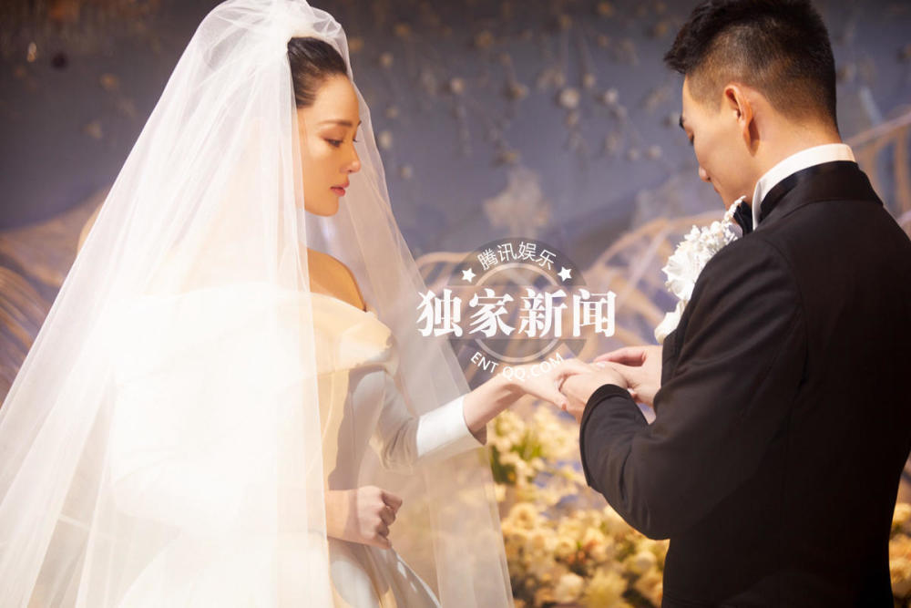 张馨予何捷宣誓环节泪洒现场极简婚礼高级又浪漫