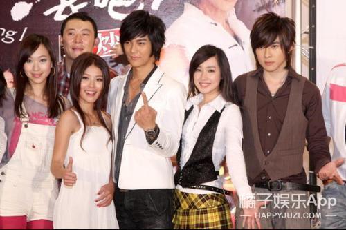 还记得《翻滚吧!蛋炒饭》里的关小舒吗?她现在长这样