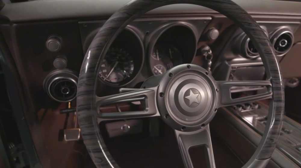 钢铁侠送美队一辆定制车,自己还有同款,网友:羡