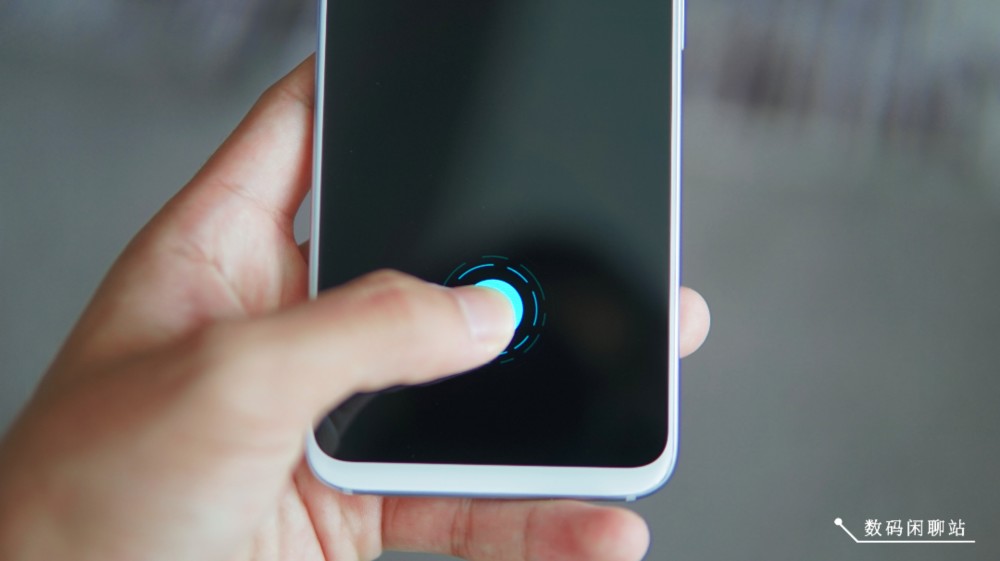 魅族16x骚红色真机曝光:最便宜的骁龙710屏幕指纹手机