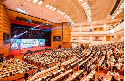 盘山控股创始人蔡利平在巅峰对话上发表精彩发言