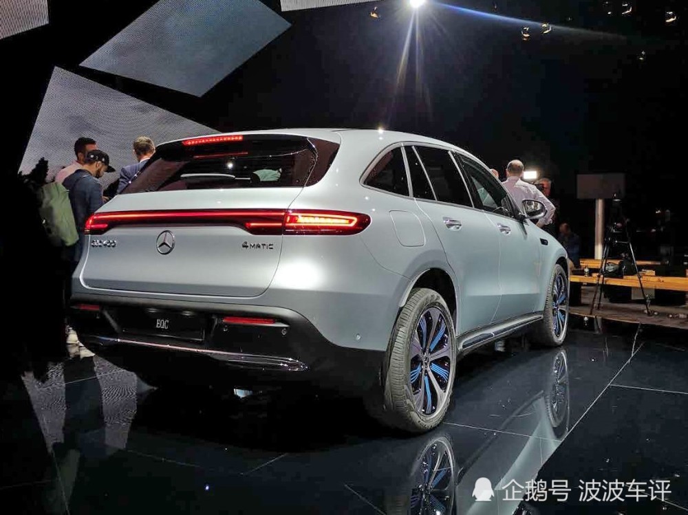 奔驰eqc400实车发布,质感不输特斯拉modelx,未来感满满