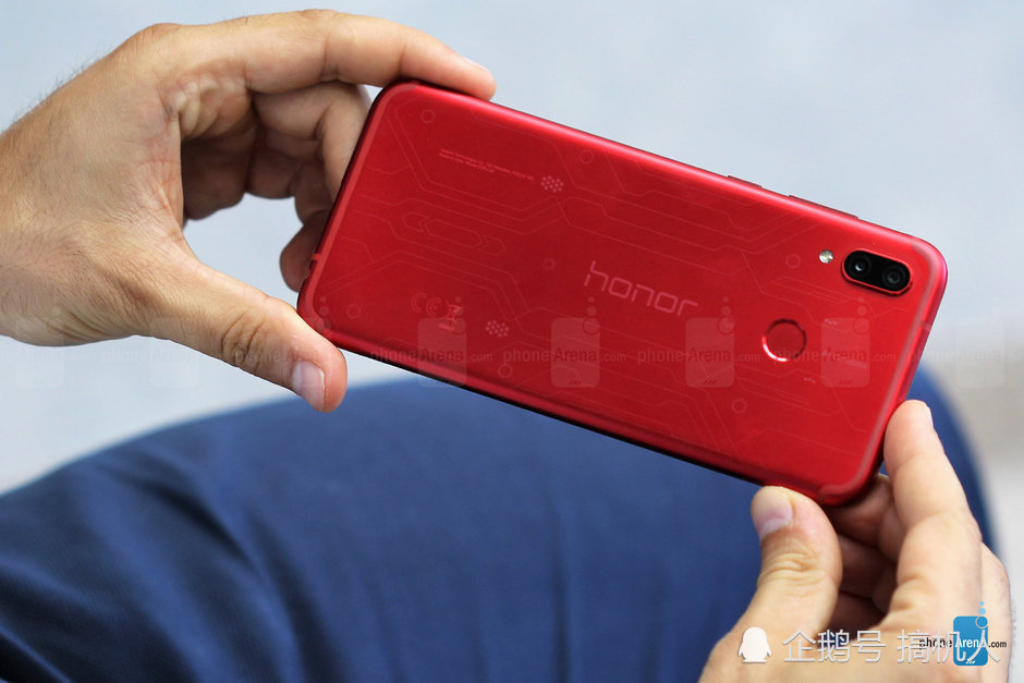 荣耀Play跑分造假被外媒曝光 没想到华为这样