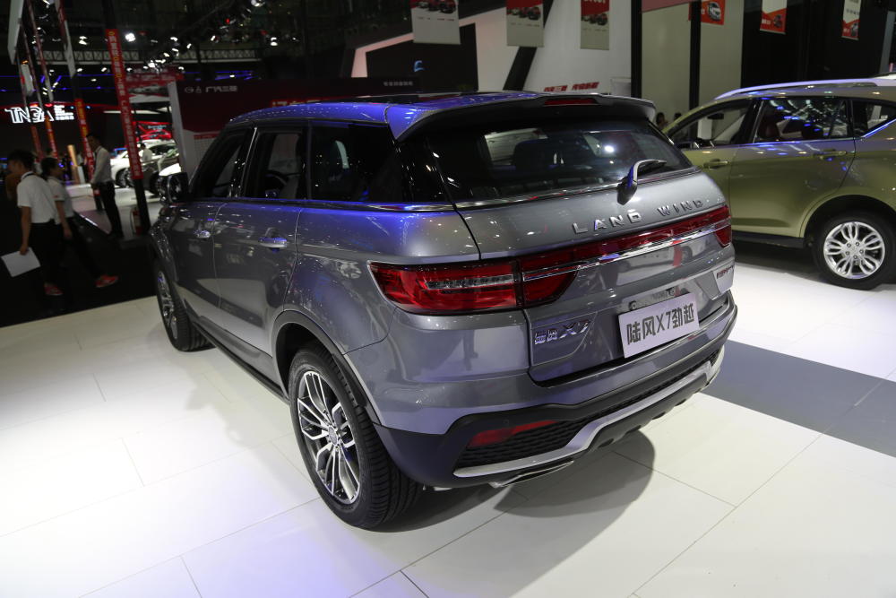实拍陆风x7劲越,15万级别suv,可媲美"路虎极光"!