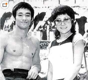 向华强大女儿向咏恒照片曝光,不似丁佩反而有