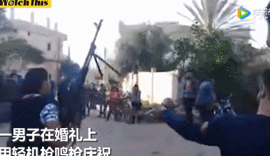 俄式婚礼真吓人!婆婆媳妇突然朝天开火,不怕子