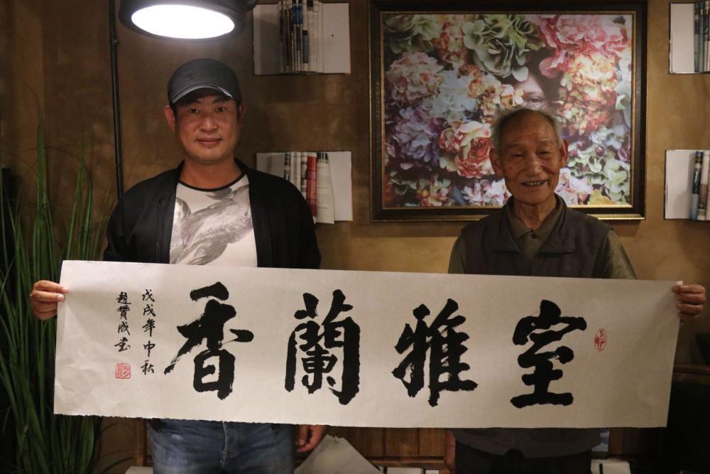 八位书画名家齐聚圆通里音乐酒馆 笔走龙蛇送文化