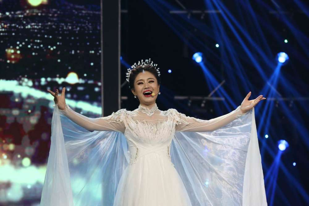 2018浙江省青歌赛揭晓,72名青年歌手上台领奖