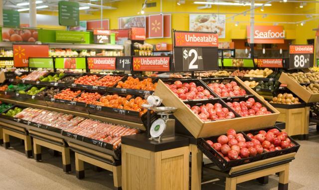 韩国美女路过水果店时,惊呼:中国人太有钱,都买得起一整个西瓜