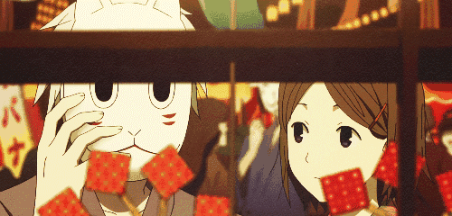 到了直接给自家对象买首饰;一边看着另一半买不到爱豆的票抓耳挠腮