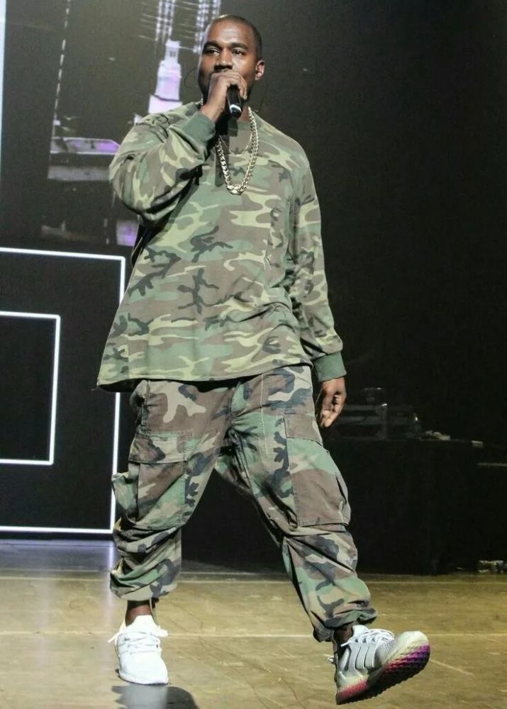 侃爷穿迷彩见老佛爷,迷彩为什么这么火?