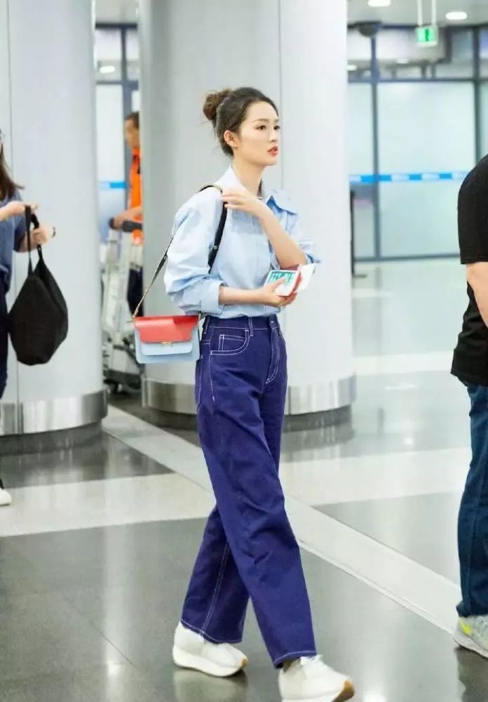 时装周机场大PK!大咖小花纷纷发力 热巴毫无悬