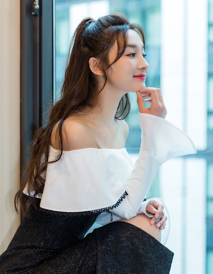 陆晚晚没钱买耳环,耳朵上戴"柿子饼"意外甜美,吃货看了心动!