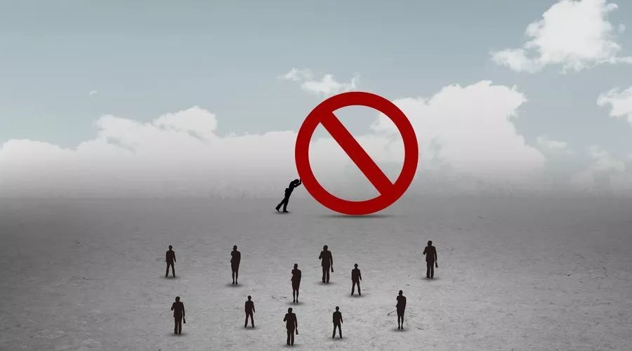 越是没本事的父母,越是固执己见,他们迫切需要一个人绝对服从与相信