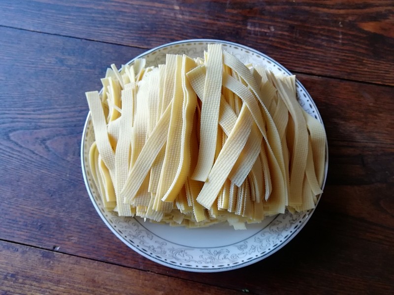 干豆腐和包菜一起这样做,味道赛过吃肉,做了一大盆,一点没剩下