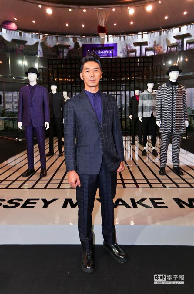 李李仁出席活动