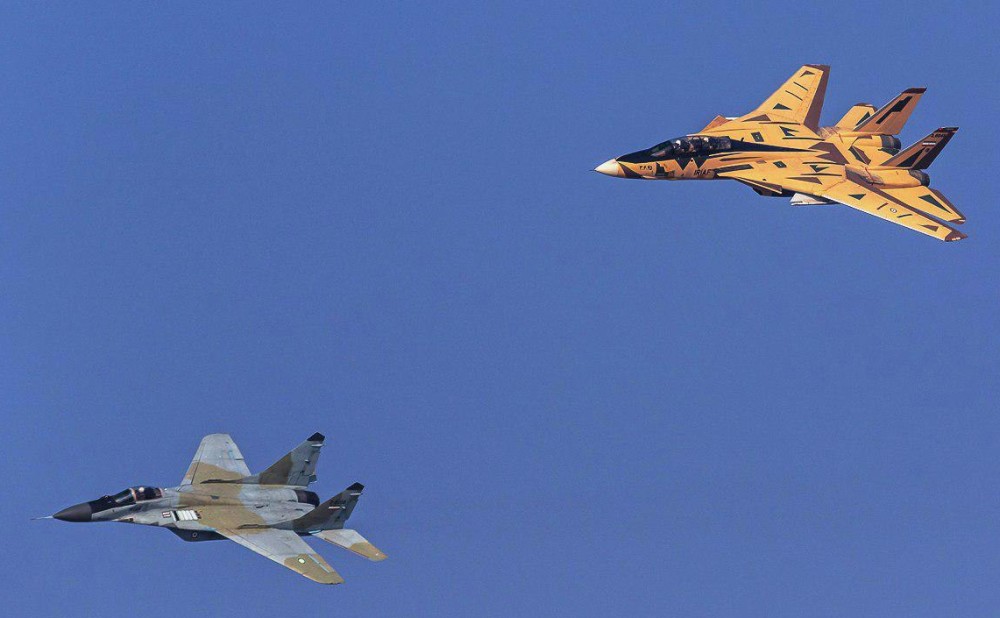 最新爆料!伊朗发起报复性打击,战机猛烈空袭炸