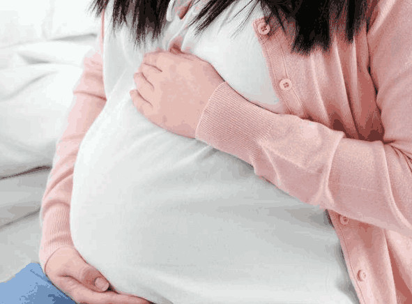 怀孕8月孕妈感觉胎动异常,医生:胎儿宫内缺氧,你及时救了她