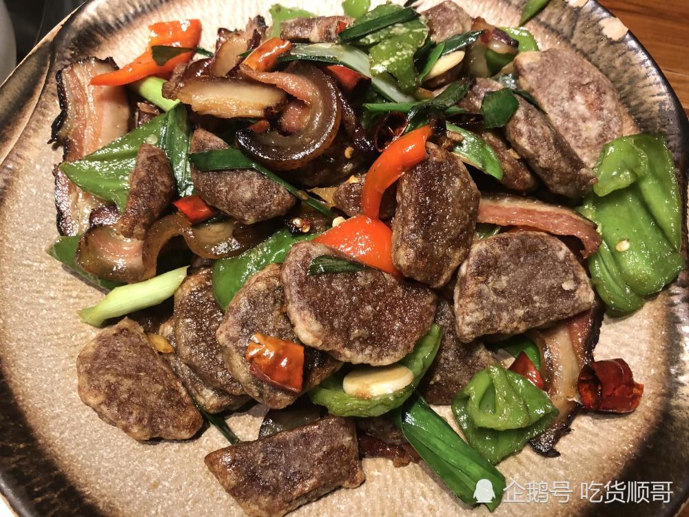 高粱粑炒腊肉,让人无比眷恋的农家美味