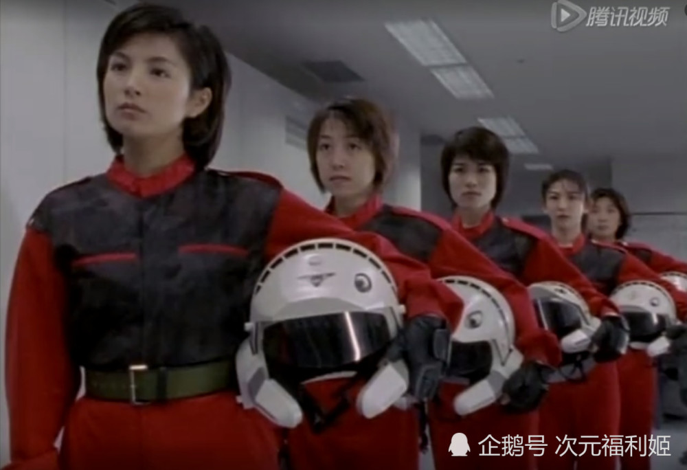 戴拿奥特曼中当丽娜出场的时候,真是令人惊艳!帅气到让人流鼻血