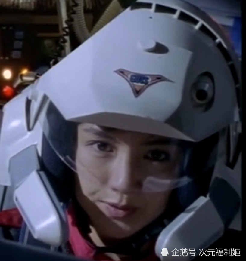 戴拿奥特曼中当丽娜出场的时候,真是令人惊艳!帅气到让人流鼻血