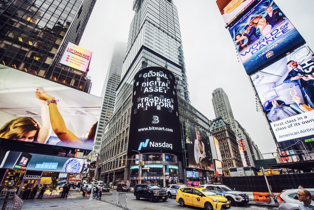 你的顶礼膜拜只值1万元纳斯达克大屏背后的虚荣与无奈