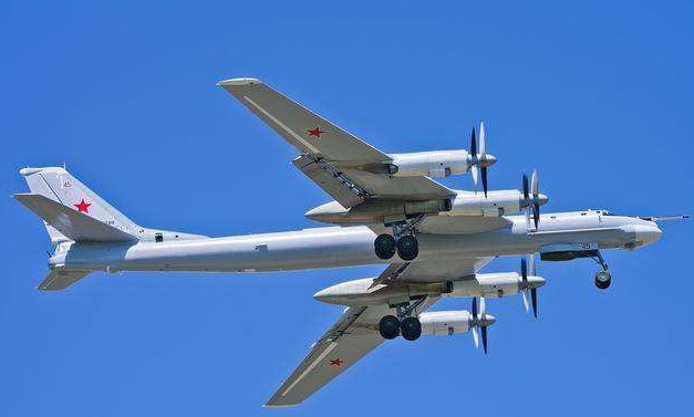 俄罗斯36架核轰炸机起飞,展示强大力量,美:俄动真格的了