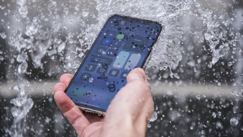新iphone宣称抗水但遭进水后不能使用客服 维修需自费