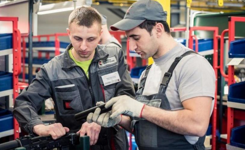 这些大牌都有军工背景,诺基亚产马格南步枪弹,自家手机能否挡住