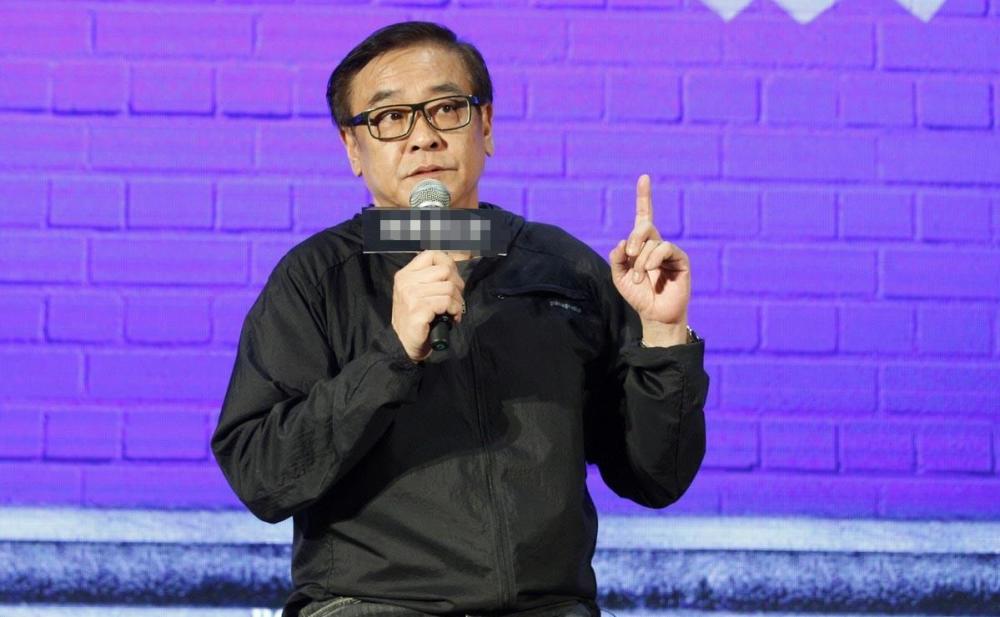 他是张曼玉前男友,将袁咏仪捧成影后,如今老来得女惹人羡