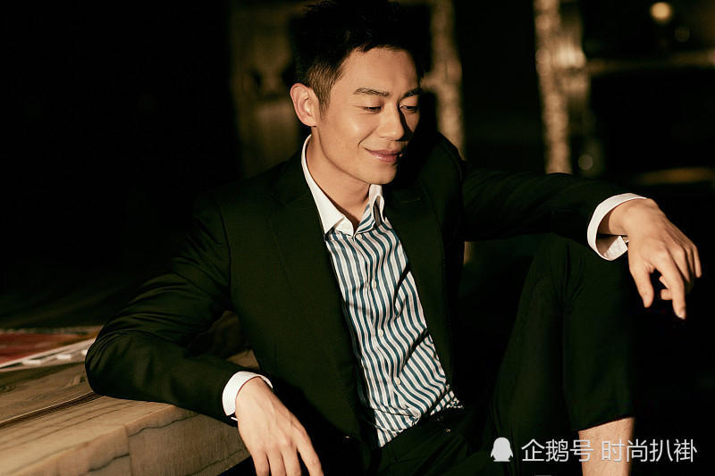 没想到35岁朱亚文还是个时髦精!日常私服一套