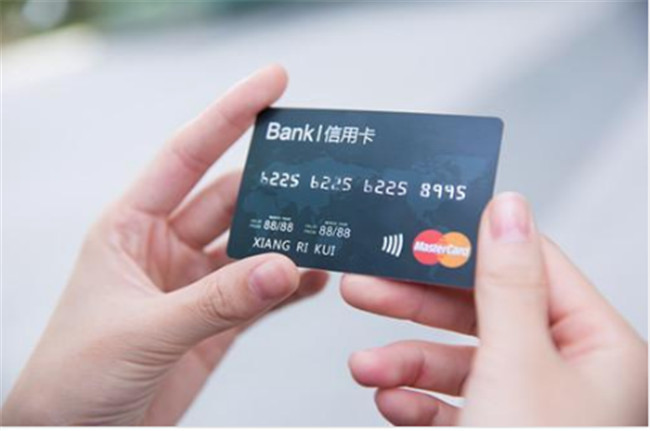 如果有4张一亿的信用卡来回倒着花,能倒成百万