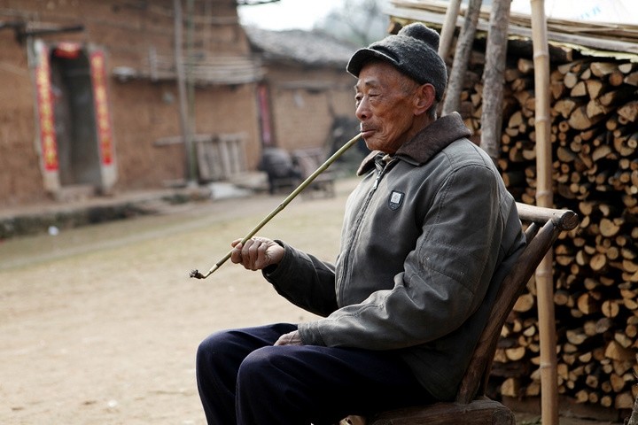 农村俗语:人穷不做三事、没钱不贪二欲,说的