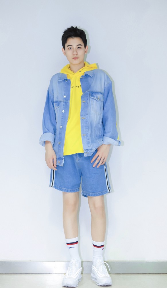 公布恋情维护女友,胡先煦谈恋爱还能得到粉丝的支持