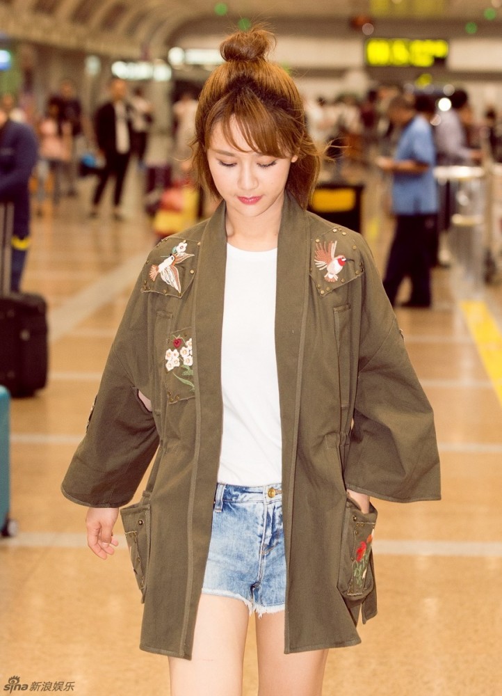 一个月不到杨紫的腿居然瘦成了这样