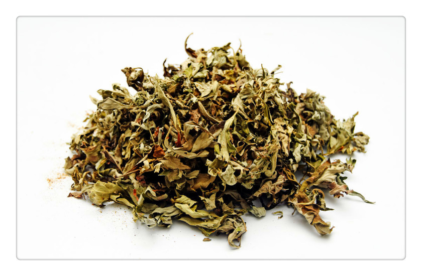 2,去脚气 脚臭是由于寒火引起的,而艾叶水泡脚可以驱寒火,因而脚臭就
